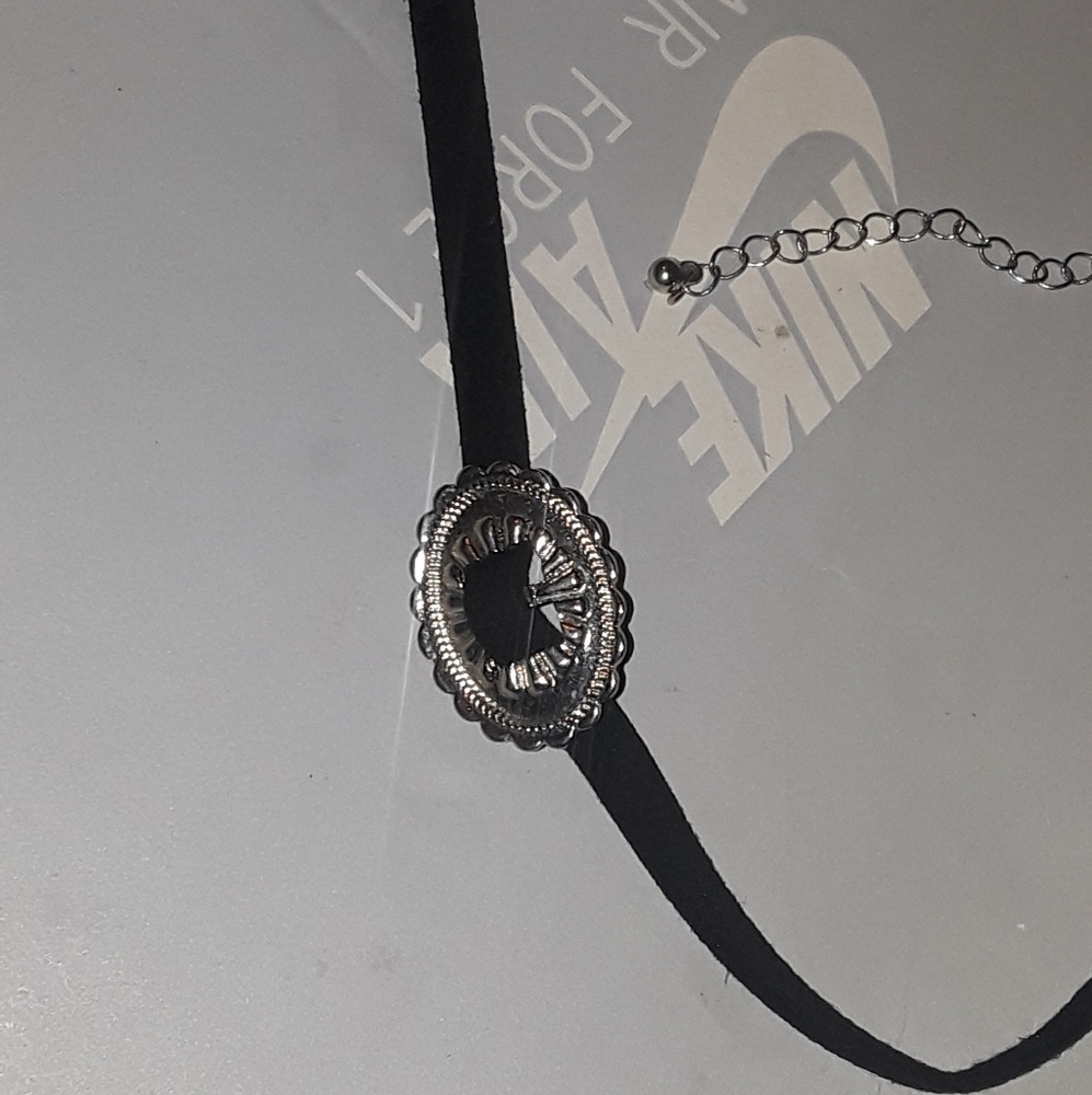 Black choker